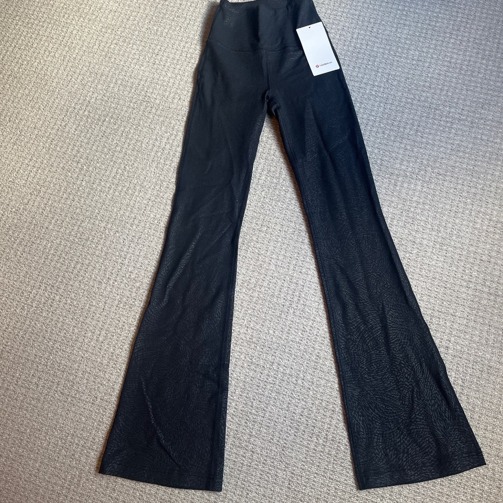 Lululemon Grove SHR Flare Pant Nulu